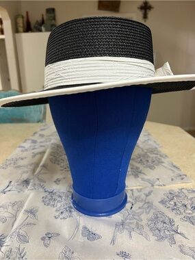 Black and White Wide-Brim Straw Hat with White Band  Hat size 7”